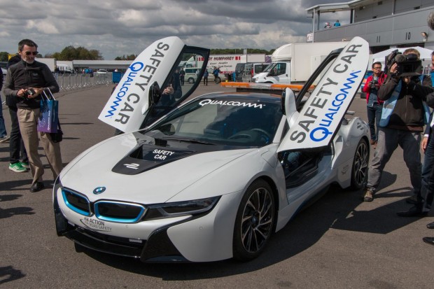 Als Safety Car wird der BMW-Hybridsportwagen i8 eingesetzt. (Foto: Werner Pluta/Golem.de)