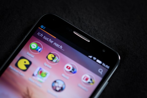 Das Alcatel Onetouch Fire E (Bild: Tobias K&ouml;ltzsch/Golem.de)