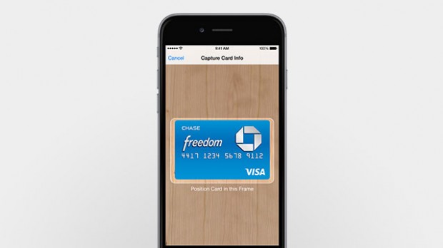 Kreditkarten können durch das Fotografieren dieser hinzugefügt werden. (Bild: Apple)