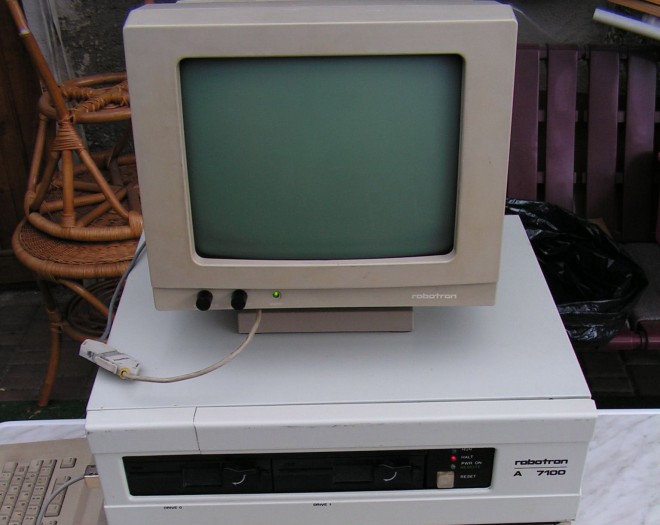 Der Robotron-Rechner A 7100 ließ sich für CAD-Programme nutzen. (Foto: Karsten Reichert, Lizenz: CC BY-SA 3.0)