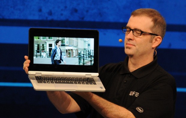 Das Skylake-Notebook beim Abspielen eines 4K-Films (Fotos: Nico Ernst)