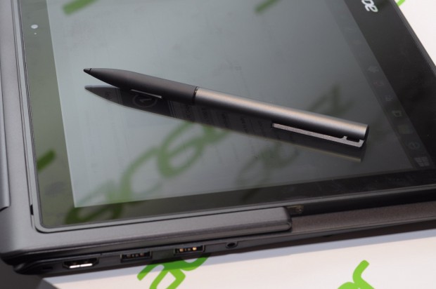 Zwar wird Gorilla-Glas eingesetzt, doch die Beleuchtung kommt nicht gegen die Spiegelungen an. (Foto: Andreas Sebayang/Golem.de)