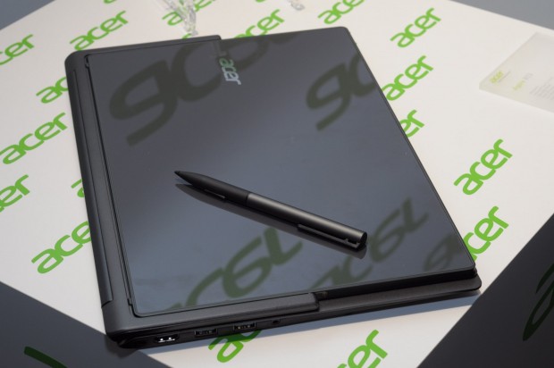 Ein Digitizer-Stift von N-Trig ist dabei. (Foto: Andreas Sebayang/Golem.de)