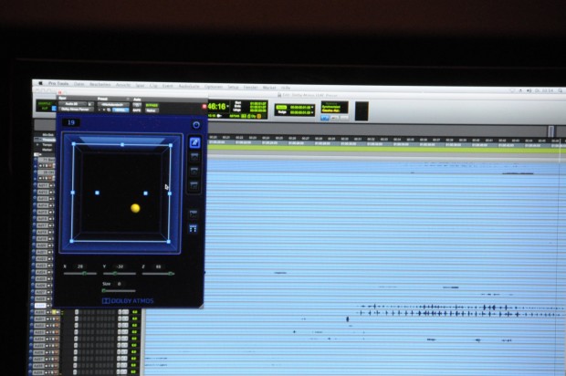 ...zwischen den Lautsprechern bewegt. (Foto: Andreas Sebayang/Golem.de)