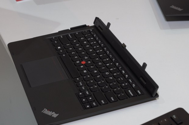 In der Tastatur steckt ein Akku. (Foto: Andreas Sebayang/Golem.de)