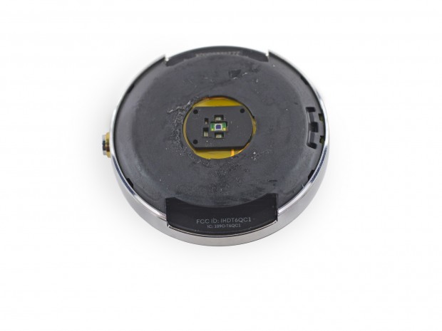 Dahinter kommt der Pulsmesser zum Vorschein. (Bild: iFixit)