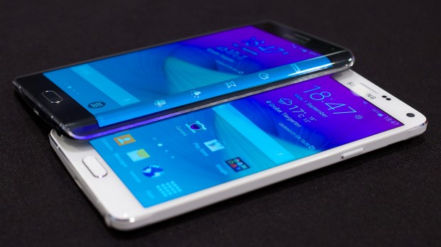 Das Galaxy Note Edge und das Galaxy Note 4 (Bild: Michael Wieczorek/Golem.de)