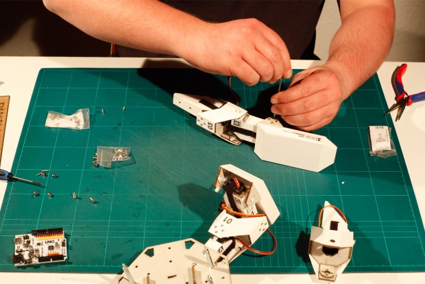 ... schrauben.(Foto: Zoobotics/Carsten Dammann)