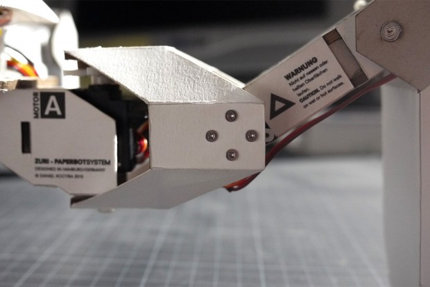 Pappe kann auch verschraubt werden.(Foto: Zobotics)