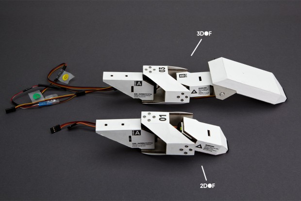 Aber sie haben es geschafft. Oben ein Bein mit 3, unten mit 2 Freiheitsgraden.(Foto: Zoobotics/Carsten Dammann)