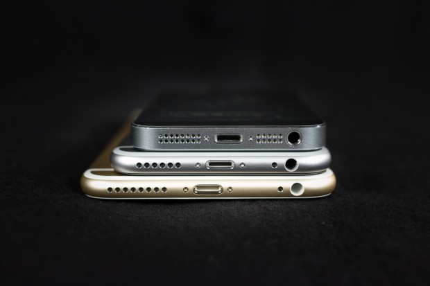 Der Größenvergleich zwischen dem iPhone 5s, iPhone 6 und iPhone 6 Plus (Bild: Tobias Költzsch/Golem.de)