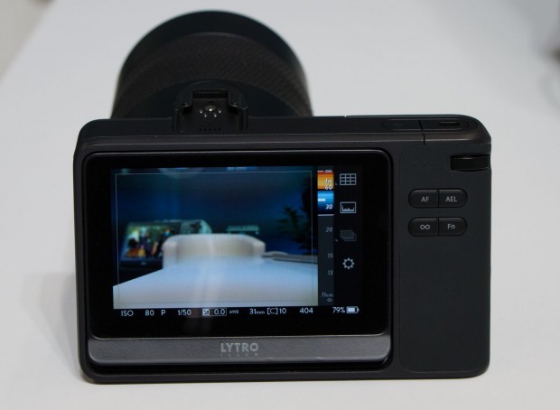 Das Display der Kamera hat eine ähnliche Auflösung wie das eines Smartphones. Die Datenverarbeitung übernimmt ein Snapdragon 808. (Foto: Werner Pluta/Golem.de)