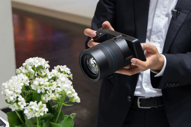 Es hat eine sehr kurze Naheinstellgrenze - auch Objekte ganz knapp vor der Linse werden scharf abgebildet. (Foto: Werner Pluta/Golem.de)