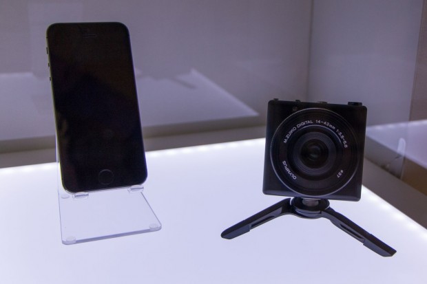 Es ist eine Aufnahmeeinheit mit einem MFT-Sensor, die über ein Smartphone oder ein Tablet bedient werden soll. (Foto: Werner Pluta/Golem.de)