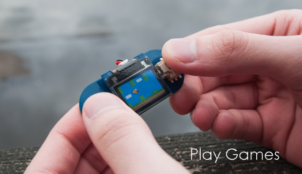 Display mit Joystick-Shield als Mini-Telespiel<br>(Foto: TinyCircuits)