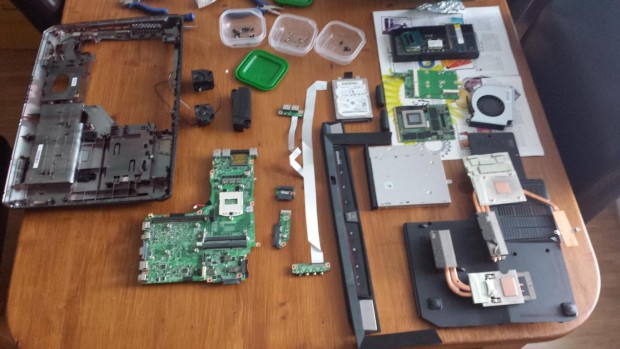 Das zerlegte MSI GT70H (Foto Thomas Jansen)