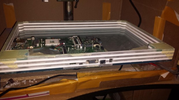 Die Anschlüsse erforderten Millimeterarbeit (Foto Thomas Jansen)