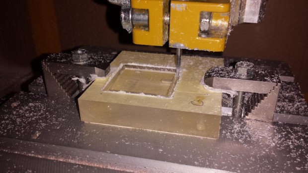 Arbeiten am Acryglasblock (Foto Thomas Jansen)