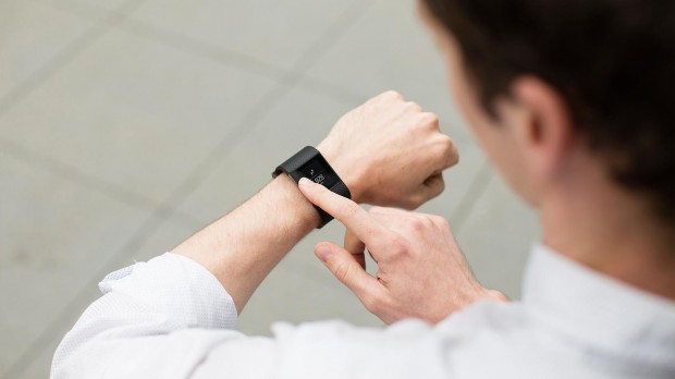 Fitbit Surge (Bild: Fitbit)