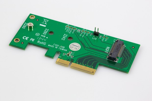 Eine PCIe-3.0-x4-Karte von Addonics (Bild: Michael Wieczorek/Golem.de)