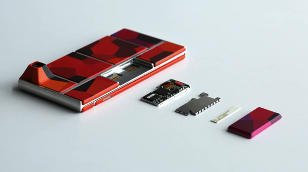 Project Ara - Prototyp eines modularen Smartphones mit einem herausgenommenem Modul (Bild: Google)