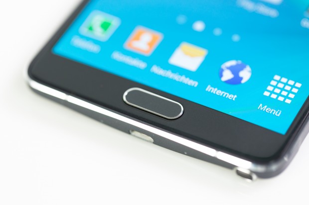 Das Note 4 hat einen Fingerabdrucksensor, der zuverlässiger arbeitet als der des Galaxy S5. (Bild: Tobias Költzsch/Golem.de)