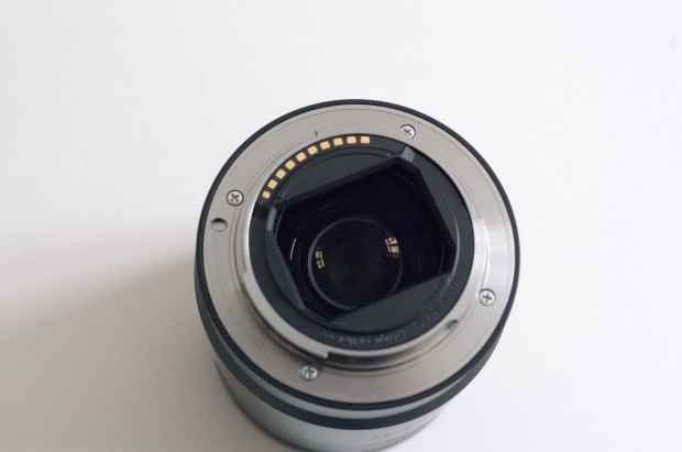 Ein Objektiv f&uuml;r Vollformat-Modelle (Bild: Andreas Donath)