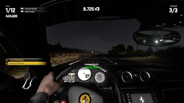 Die Scheinwerfer der Kontrahenten hinter uns beleuchten unser Cockpit.