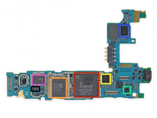 In der Mitte des Motherboards ist der Exynos-Prozessor eingebaut. (Bild: iFixit)