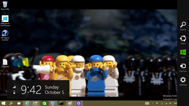 Die Charms-Leiste ist noch da. Sollte eine App im Fenstermodus aktiv sein, ist die Charms-Leiste weiterhin kontextabhängig zu einer Modern-UI-App. (Screenshot: Golem.de)