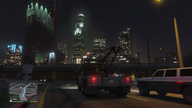 Die Skyline von Downtown Los Santos wirkt bei Nacht besonders imposant. (Screenshot: Golem.de)