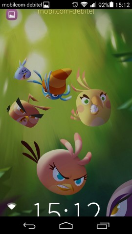 Zieht der Nutzer von oben oder unten in das Display, werden Androids Statuszeile und Navigationsleiste eingeblendet. (Screenshot: Golem.de)