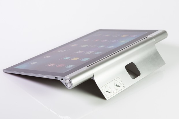 Damit l&auml;sst sich das Tablet in zahlreichen Positionen aufstellen. (Bild: Tobias K&ouml;ltzsch/Golem.de)