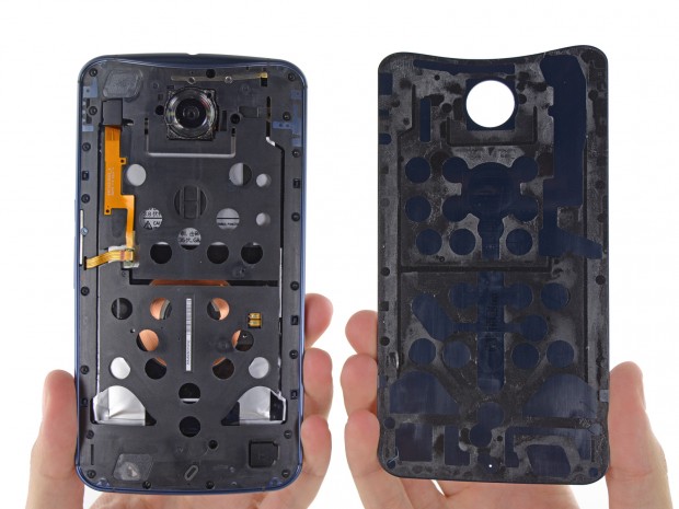 Die Montage des Nexus 6 kommt ohne viel Kleber aus. (Bild: iFixit)