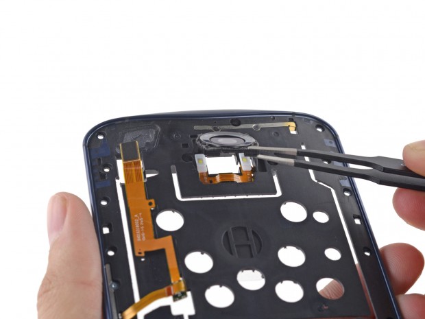 Das Nexus 6 hat wie das neue Moto X einen ringförmigen Blitz. (Bild: iFixit)