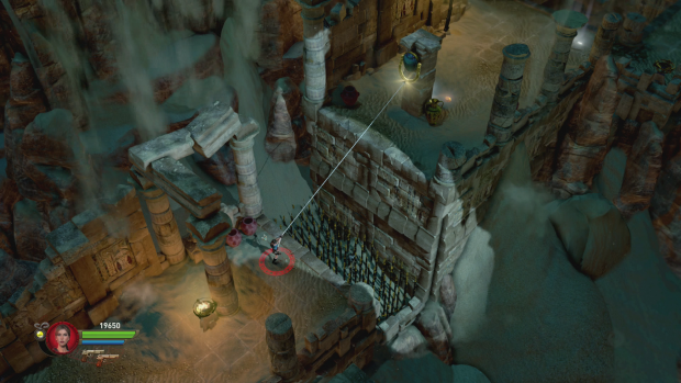 Per Enterhaken kommt Lara weiter - im Koopmodus kann ein zweiter Spieler über das Seil balancieren. (Screenshot: Golem.de)