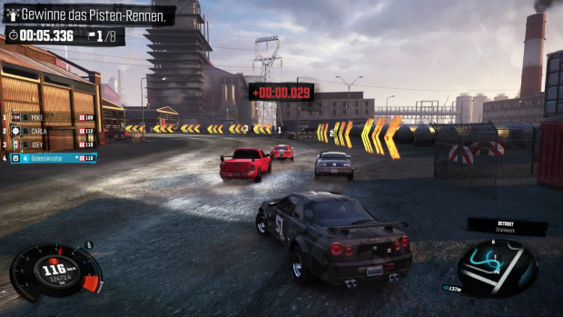 Ein Rennen in einem alten Fabrikgelände, die KI-Fahrer stellen sich ganz okay an. (Screenshot: Golem.de)