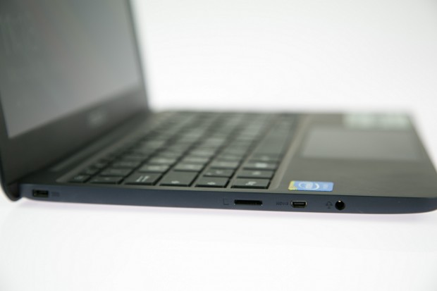 Linke Seite des Asus Eeebook X205TA (Bild: Martin Wolf/Golem.de)