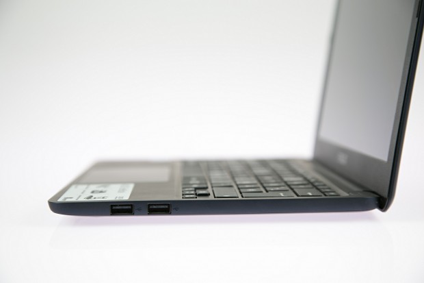Rechte Seite des Asus Eeebook X205TA (Bild: Martin Wolf/Golem.de)