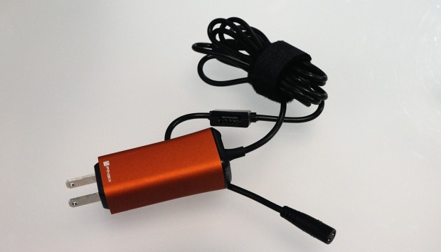 Über dem Dart der fest angebrachte USB-Port am Kabel. (Foto: Nico Ernst)