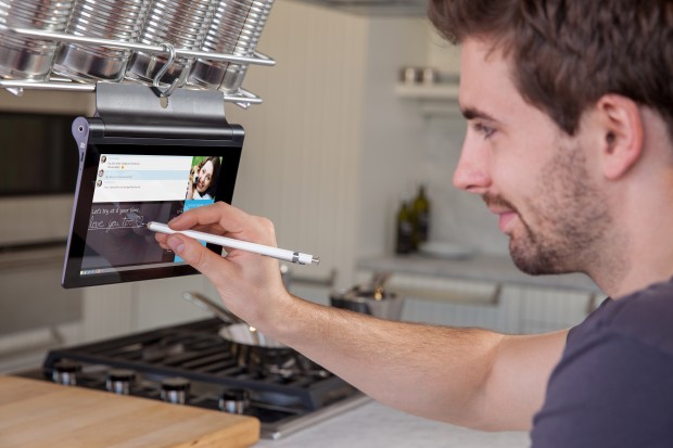 Yoga Tablet 2 mit 8-Zoll-Display und Anypen-Technik (Bild: Lenovo)