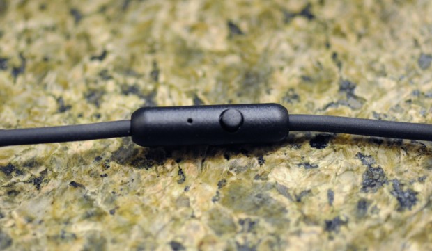 Mikro und Taste für Nutzung als Headset. (Foto: Nico Ernst)