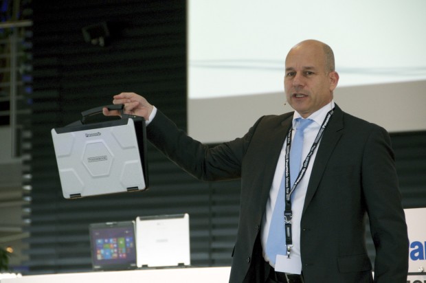 ...ist für ein Semirugged-Gerät vergleichsweise leicht. (Foto: Andreas Sebayang/Golem.de)