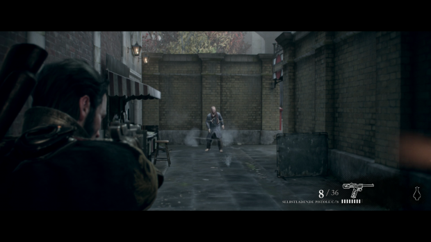 Hinter einer Straßensperre kann Galahad den Gegner ohne große Gefahr für sich selbst attackieren. (Screenshot: Golem.de)