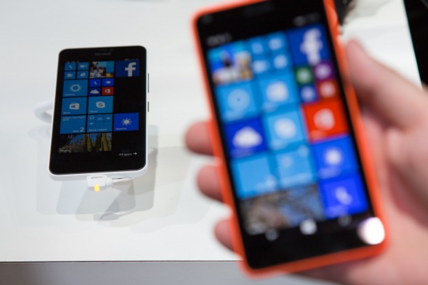 Das Lumia 640 XL und das Lumia 640 von Microsoft (Bild: Martin Wolf/Golem.de)
