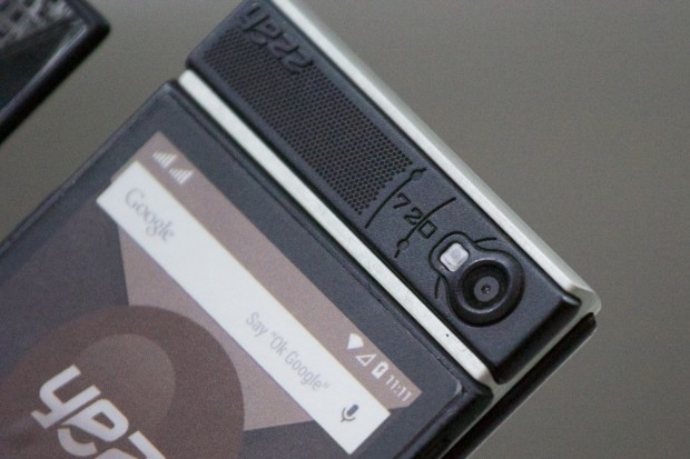 Das Front-Kamera-Modul im Ara-Endoskelett (Bild: Tobias K&ouml;ltzsch/Golem.de)