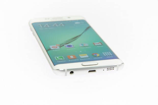Die Unterseite des Galaxy S6 Edge (Bild: Martin Wolf/Golem.de)