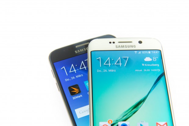 Das Galaxy S6 Edge im Vergleich zum Galaxy S6 (Bild: Martin Wolf/Golem.de)