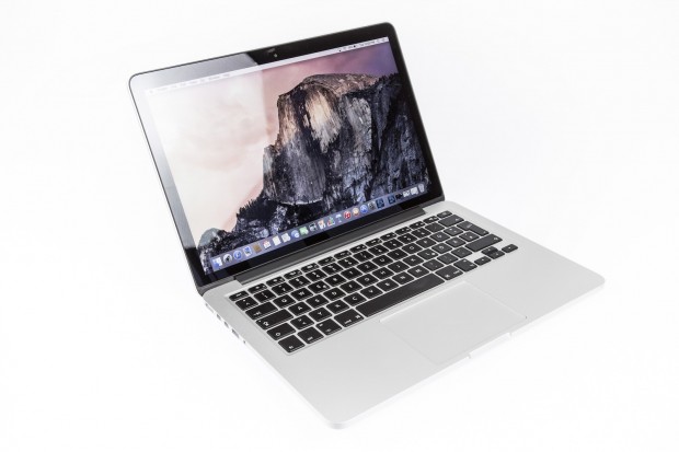 Auch das Display ist weiterhin spiegelnd. (Foto: Martin Wolf/Golem.de)