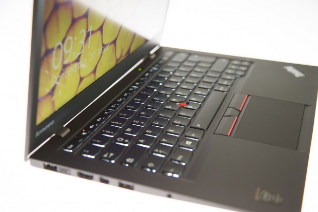 Lenovo verbaut ein mattes TN-Panel. (Bild: Martin Wolf/Golem.de)